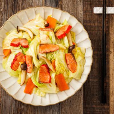 ふるさと納税 釧路町 ＜北海道産＞秋鮭(サケ)のみを使用した「鮭とばスライス」150g×6個セット |  | 02