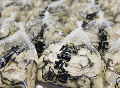 【予約商品】牡蠣　広島　むき身牡蠣1600ｇ（800ｇ×2）　矢野水産【配送不可：離島】【配送時期：2027年1月上旬～2027年4月上旬】