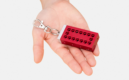 町工場職人がつくる、アルミ製ブロック型キーホルダー レッド