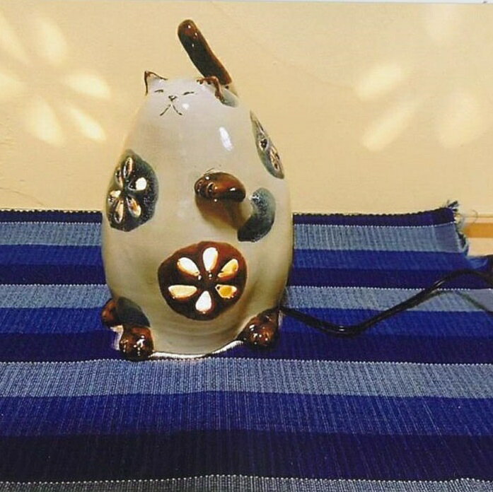 【ふるさと納税】数量限定 招き猫 陶灯 ランプ 照明 明かりとり 猫 陶器 焼き物 贈り物 プレゼント お祝い 母の日 父の日 敬老の日 誕生日 結婚祝い AD7