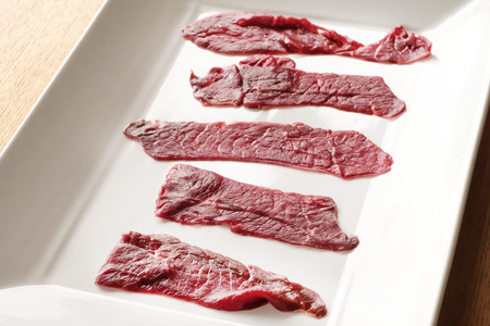 【12か月定期便】エミュー肉 しゃぶしゃぶ用【エミュー 基山産 高タンパク 高鉄分 低カロリー ヘルシー ジビエ しゃぶしゃぶ 貴重肉 鉄分補給】JE5-F006311