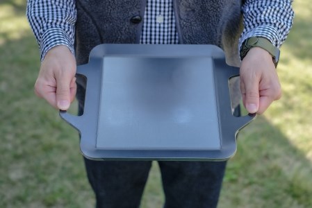 究極の極厚グリルプレート【厚さ6mm・中サイズ25cm×32cm・ファミリー用】アウトドア（キャンプやBBQ）で大活躍☆IH可 