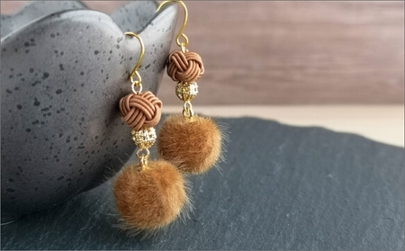 ＊うす茶×ライトブラウン＊水引ピアス/玉結びとフェイクファーのピアス