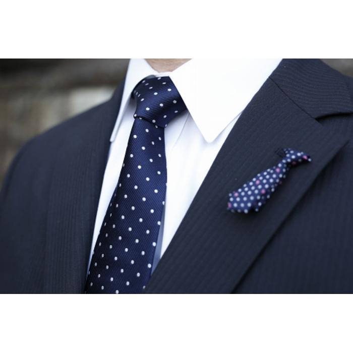 【ふるさと納税】シルク100%のネクタイ＆「p-Tie」（ネクタイ型ピンバッジ）セット（ネイビー）
