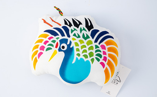 大漁雲クッション＜鶴＞(1個) 鹿児島 いちき串木野 クッション 枕 インテリア 本染め 漆 染物 染め物 伝統 伝統工芸【亀崎染工】【A-1625bH】