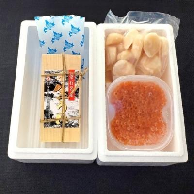 ふるさと納税 根室市 エゾバフンウニ1折、いくら醤油漬け(鱒卵)1P、ホタテ500g[11月下旬以降発送] E-53002 |  | 01