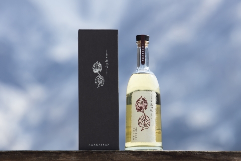 八海山本格米焼酎　オーク樽貯蔵「風媒花」720ml×1本【八海山 焼酎 米焼酎 四合瓶 1本 720ml 新潟 地酒 厳選 晩酌 お酒 酒 さけ お中元 お歳暮 贈答】