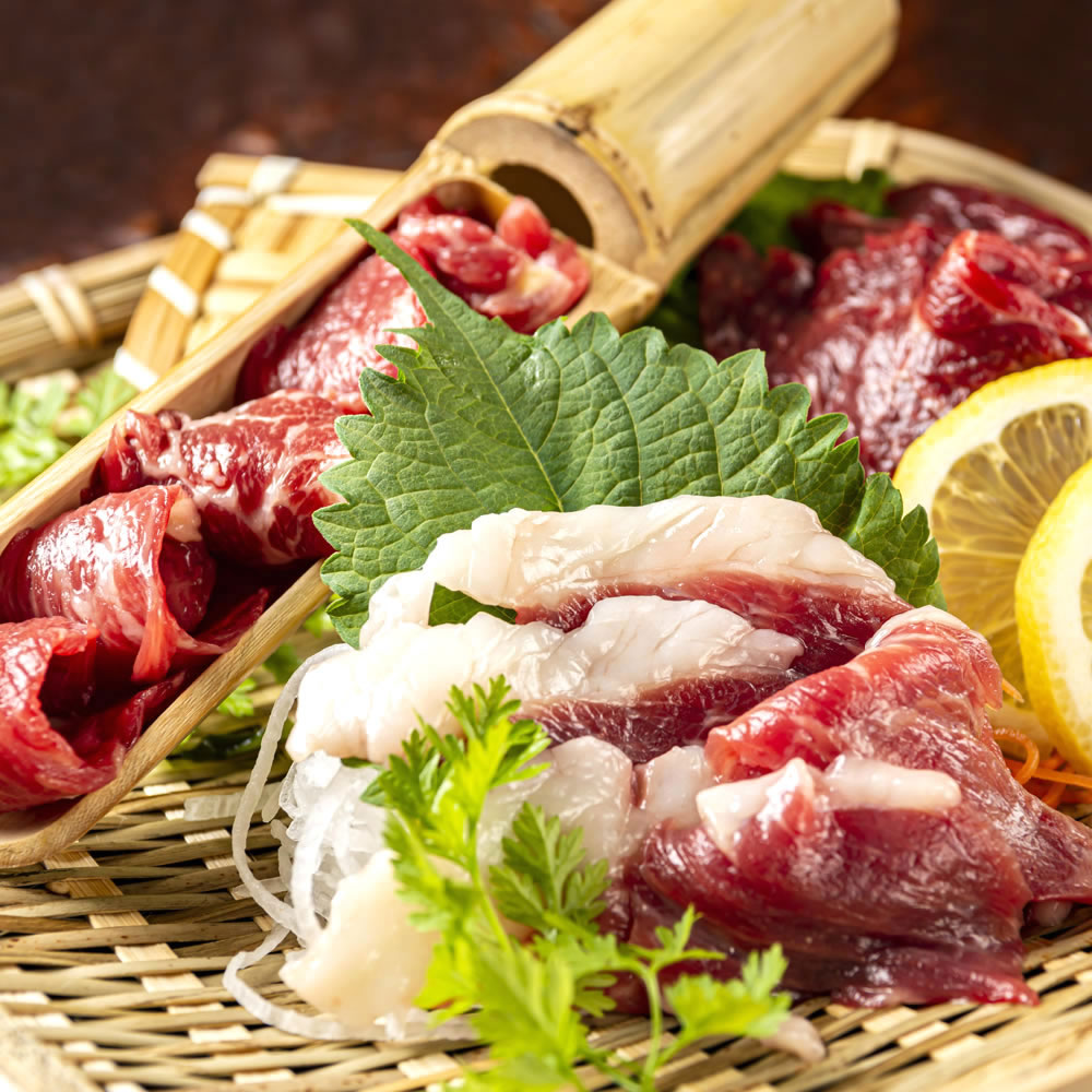 【ふるさと納税】 馬刺し 3種 食べ比べセット 3人前 計約150g（約50g×各1パック） 熊本直送 赤身 霜降り コーネ たてがみ たれ・生姜付き 馬刺 馬肉 お肉 セット 詰め合わせ 詰合せ おつまみ 晩酌 お酒のお供 冷凍 熊本県 熊本市 送料無料