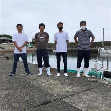 【先行予約】【金曜日発送】漁師直送!天然活メガイアワビ約500～600g(1～2枚)【配送不可地域：離島・北海道・沖縄県・中国・四国・九州】【1693534】