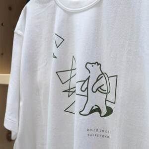 「知床トコさん」×久米繊維　コットンTシャツ　三角デザイン柄/白　Lサイズ　半袖【配送不可地域：離島・沖縄県】【1634927】