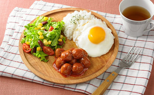 目玉焼きやサラダと一緒に。美味しい朝食が完成です♪