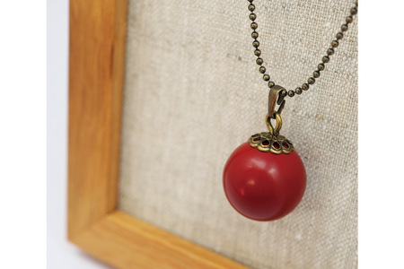 漆玉赤ネックレス「赤と金古美」漆玉1.8cm&チェーン55cm コシノクメサク 漆 漆玉 塗り造形 アクセサリー ネックレス ペンダント 小物 ファッション / 越久米作 / 富山県 朝日町 [343