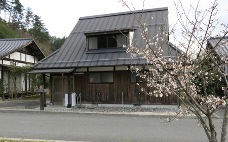BE02-25H まつたけ小屋 アウトドア広場「梅松苑」 コテージ 平日御宿泊券 5名様まで（食事なし）// 長野県 南信州 古民家 グランピング アウトドア キャンプ コテージ