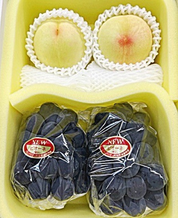 岡山県産 岡山白桃2玉とニューピオーネ2房 詰合せ 化粧箱入り