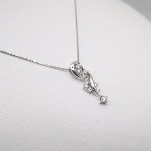 ジュエリー産地甲府PTダイヤモンドデザインペンダント　0.30ｃｔ　81332