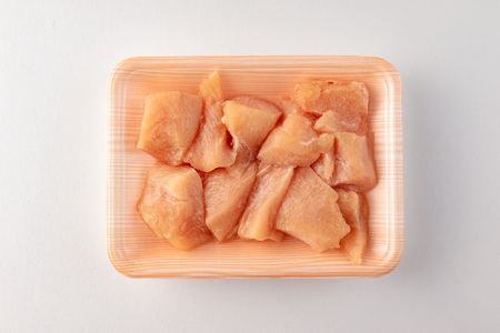 ＜【定期便全3回】宮崎県産若鶏皮なしむね肉一口カット小分け（300g×10P）総量3.0kg×3回　総重量9kg＞【MI191-mk】【まきの屋】