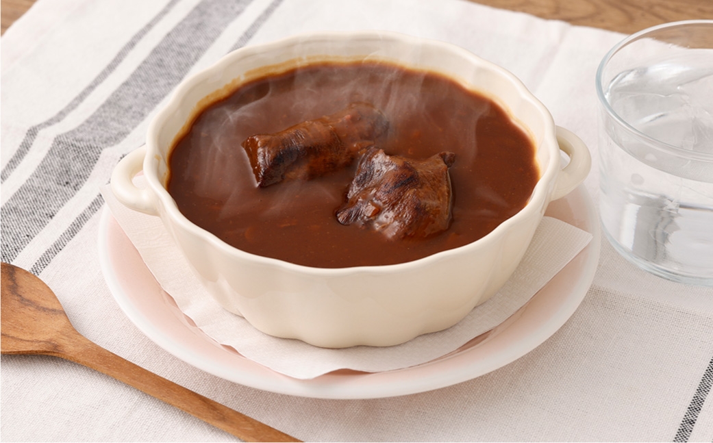 夜中にこっそり食べる大人の牛タンシチュー