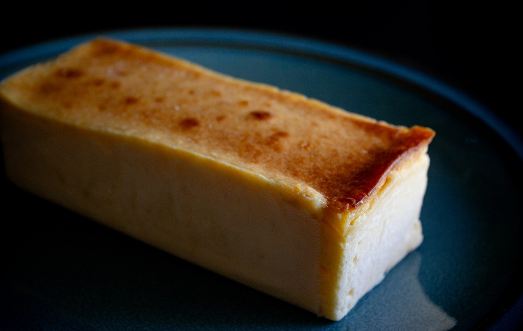 
                  ＜ R8年熊本地震復興支援 ＞【少年チーズケーキS】濃厚 チーズケーキ 約660g（330g×2） ギフト 冷凍 スイーツ デザートケーキ
                