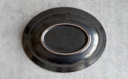 【瀬戸焼】リムカレー皿（黒）【株式会社カネ三商店】 / 皿 食器 カレー皿 ギフト プレゼント / 瀬戸市[BBDD003]