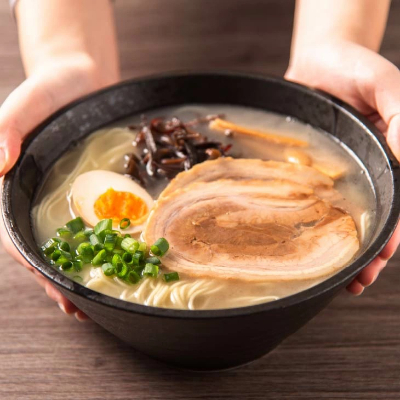 
博多屋台屈指の人気店「花山」の豚骨ラーメン(9食)(糸田町)【1240539】
