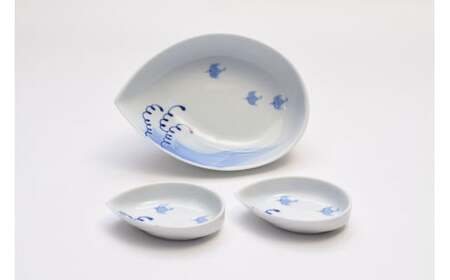 有田焼 染付波千鳥 刺身皿・組千代口【深川製磁】食器 器 うつわ 食器セット 皿 刺身皿 醤油皿 小皿 鳥 千鳥 染付 食洗機対応 aa049