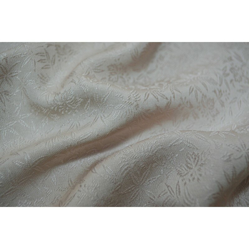 【ふるさと納税】絹織物　京都「丹後ちりめん」色無地　桐竹鳳凰（灰桜）