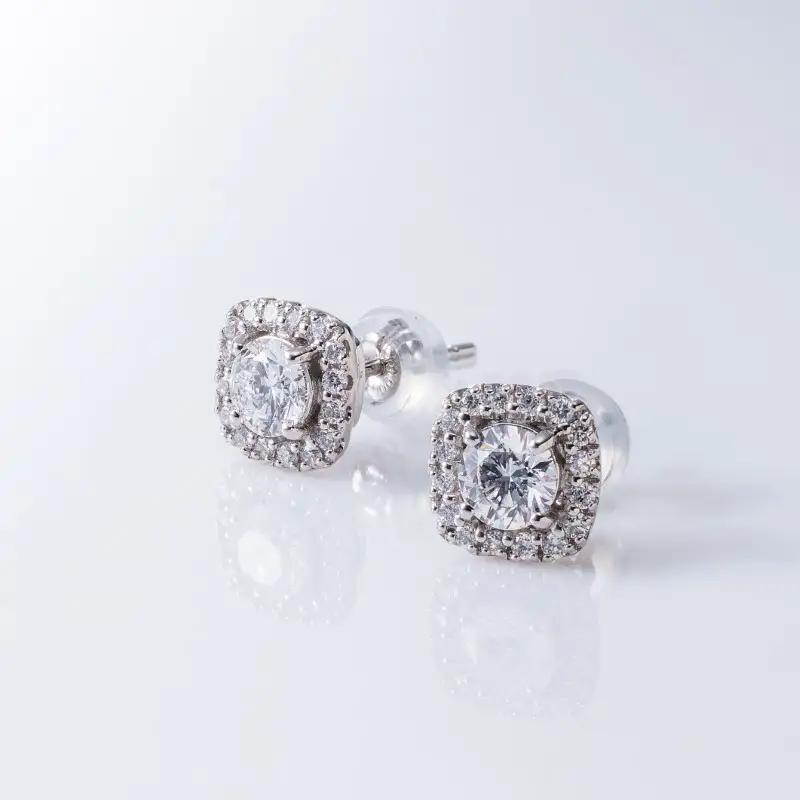 【高島屋選定品】プラチナダイヤモンド ピアス 中石ダイヤ 0.3ct D IF 3EX (GIA)【鑑別書付き】