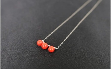 赤サンゴ 丸玉3連ペンダント アクセサリー ペンダント ジュエリー 珊瑚 赤珊瑚 kn118
