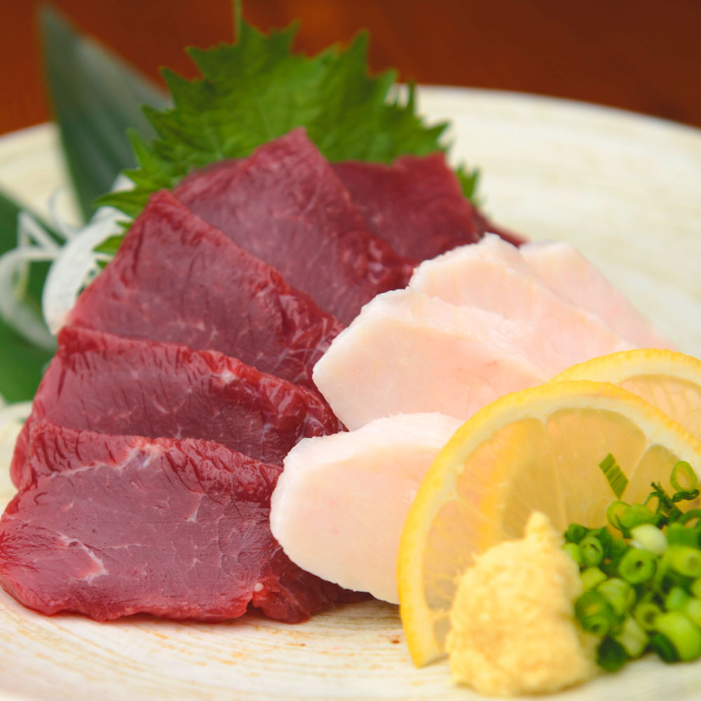 【ふるさと納税】＜選べる内容量＞国産 紅白（赤身・コウネ）馬刺し 馬刺し用醤油ミニボトル付き 計約350g / 計約600g / 計約850g 馬刺し 馬刺 馬肉 お肉 赤身 コウネ 真空パック ごはんのお供 ご飯のお供 お酒のお供 ギフト 贈答 贈り物 冷凍 熊本県 熊本市 送料無料