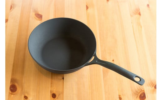 
            岩手ブランド豚 四元豚【GIFTON】四種のグルメセット ダブル & 岩鉄鉄器 の ディープパン 24cm [ 数量限定 在庫限り ] 岩手県 北上市 K0041 ごえん株式会社 岩手製鉄 鉄 フライパン IH対応 
          