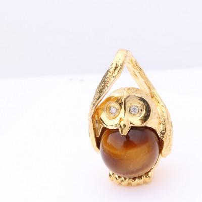 ふるさと納税 山梨県 金色の虎目石を掴み　知恵と幸運を招く 幸せふくろう根付　659-882