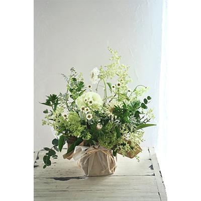 ふるさと納税 芸西村 【毎月定期便】芸西村産季節の生花アレンジメント 供花仏花M全6回 |  | 01