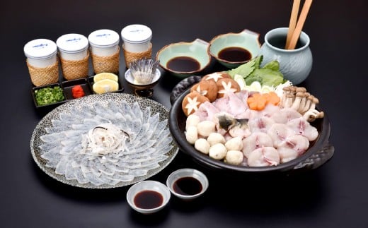 (1306)天然ふぐ鍋とらふぐ刺身セット4～5人前 冷凍 ツミレ付き【山口県 ふぐ ふぐ刺し ふぐちり ふぐ鍋 ひれ酒 人気 国産 とらふぐ 宴会 板前 ポン酢 薬味 家族 配送日指定可能 日時指定可能】★レビューキャンペーン対象★