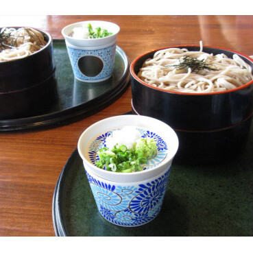 ARITA PORCELAIN LAB(アリタポーセリンラボ) JB蛸唐草&格子丸紋・蕎麦猪口&薬味皿ペアセット 有田焼 モダン コップ 湯呑 カップ A45-93_イメージ2
