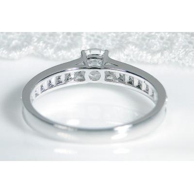 ふるさと納税 昭和町 【中央宝研鑑定書付】pt950 中石Fカラー 0.3ct ハートアンドキューピッド ダイヤ　13号 |  | 02