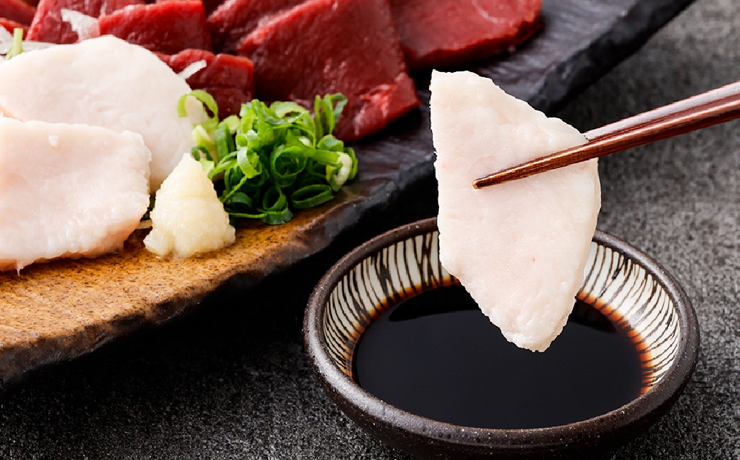 国産 紅白 （ 赤身 ・ コウネ ） 馬刺し 約850g 馬刺し用醤油ミニボトル付き