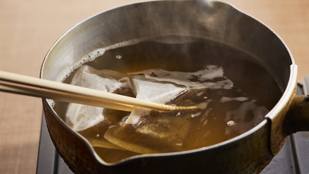 UMAMI だしパック（1袋） 炊き込みご飯の素（2合用×1袋） つゆ（1本） だしパックセット 炊き込みご飯の素セット 010S108