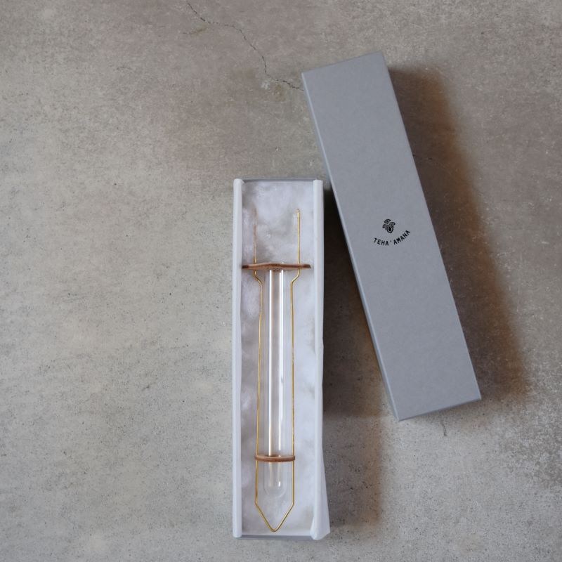 Teha’amana Bud vase テハマナ 一輪挿し ナチュラル 革 皮 雑貨 おしゃれ レザー 本革 こだわりの逸品 地域特産品 ギフト 自分用 人気 おすすめ