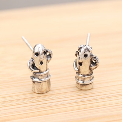
                  ＜縄文アクセサリーDo＿goods＞SV925製コメ踊る埴輪ピアス　700-094【1670979】
                