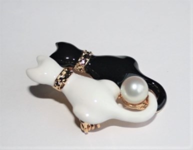 【015-14】真珠の里　かわいい2匹の白黒の猫ブローチ*