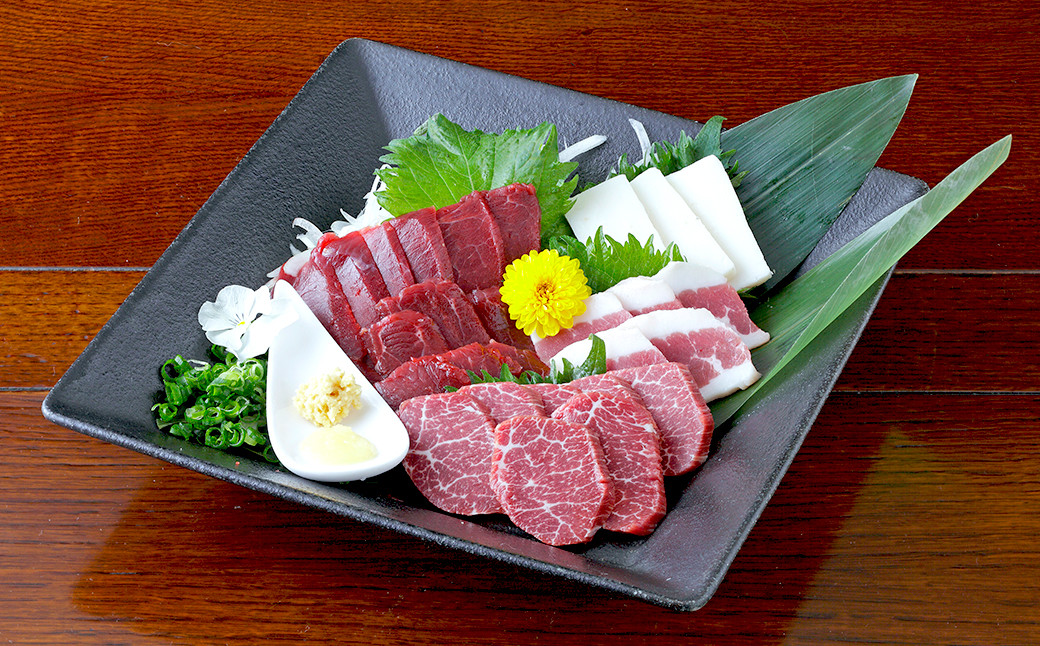
            熊本 馬刺し 4種盛り200g （赤身・コーネ・フタエゴ・上霜降り 各50g×1） 肉 お肉 馬肉 馬刺 タレ付き 冷凍 熊本県 湯前町
          