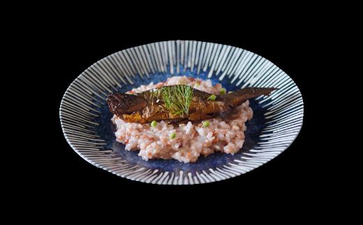 信濃町「オリザ農園」自然栽培の古代米「神丹穂(カンニホ)米」を使用し、ディルと山椒を添えたリゾットに。