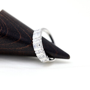 130-9-3 指輪 K18WG ホワイトゴールド リング 計0.65ctUP ダイヤモンド バケットカット ラウンドカット【f124-k18wg】