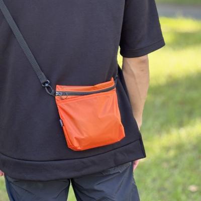 ふるさと納税 名古屋市 【オレンジ】ポケット付き軽量ナイロンショルダーバッグ　サコッシュ　撥水ポシェット