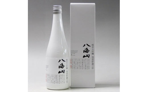 
                  日本酒 八海山 純米大吟醸 雪室貯蔵三年 720ml【八海山 純米大吟醸 四合瓶 1本 日本酒 720ml 新潟 地酒 厳選 晩酌 熱燗 お酒 酒 さけ お中元 お歳暮 贈答】
                