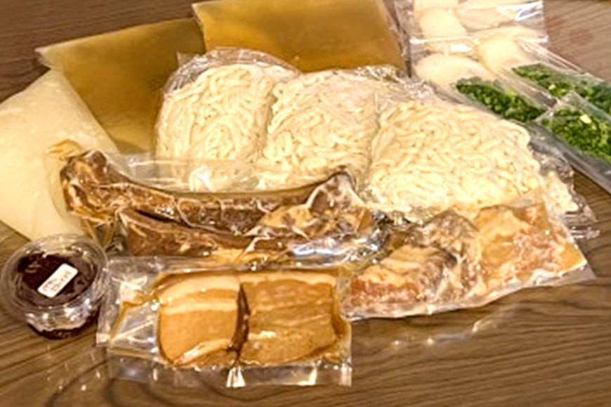 【うちなーそば 壱蘭】 沖縄そば お試し 3食 セット (こだわりの 自家製生麺 ) 沖縄 そば 3人前 自家製 生? 激辛 スープ 出汁 だし 具材付き 三枚肉 ソーキ スペアリブ 味付け 激辛沖縄