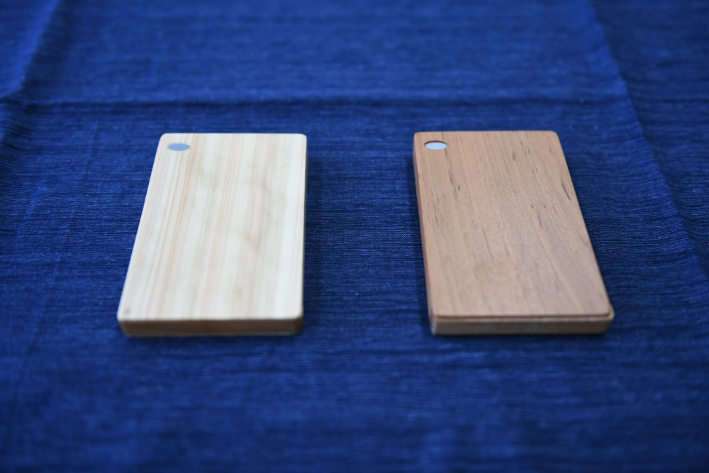 
                  木製名刺入　A050
                