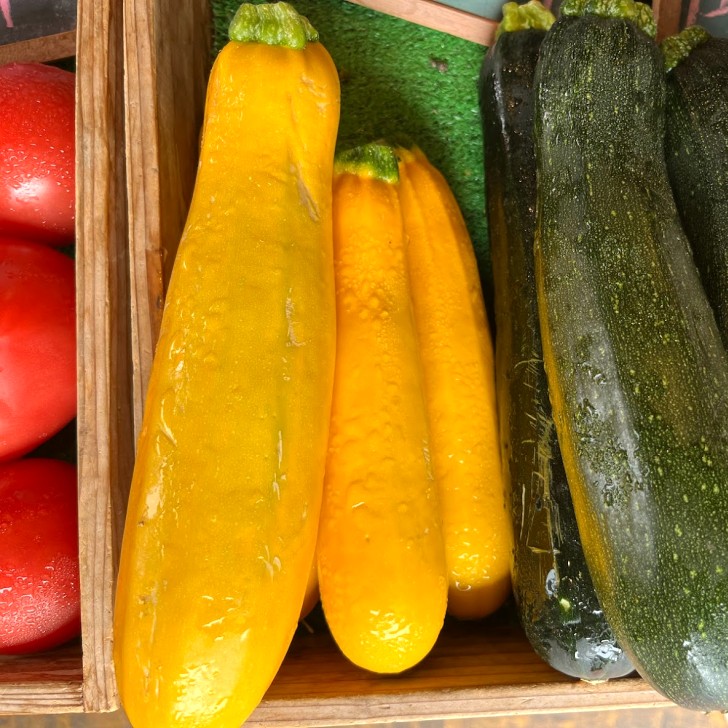 形が不揃いのものや、傷が付いたものもあります。