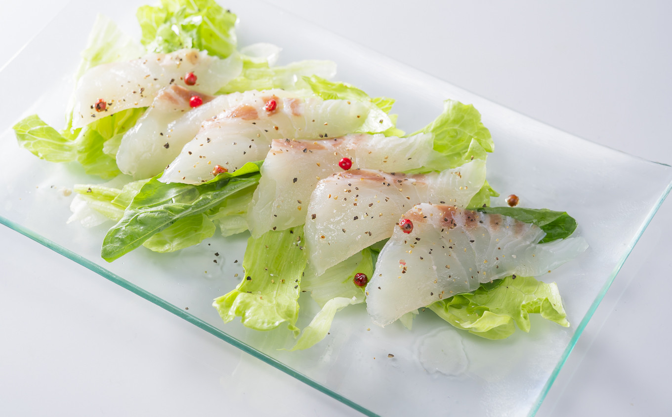 鯛の切り身は見た目も綺麗なので、カルパッチョにすると食卓を華やかに演出します！