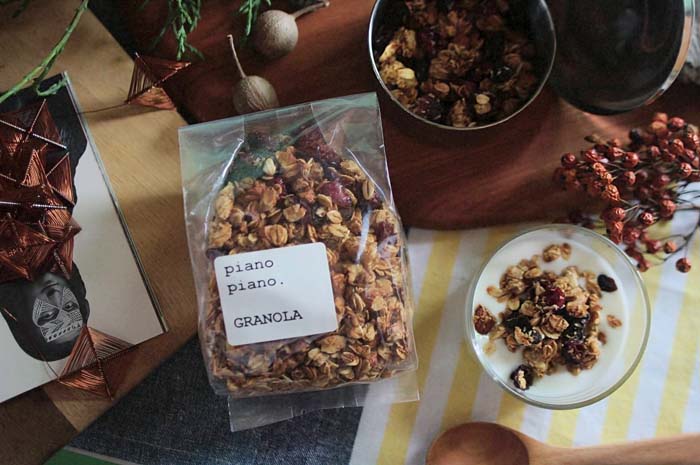 【ふるさと納税】 手作りごろごろグラノーラ240g×3袋セット ／ 朝食 おやつ 間食 おつまみ シリアル オーツ麦 大きめ ナッツ ドライフルーツ 蜂蜜 きび砂糖 アレンジ 送料無料 埼玉県 No.613